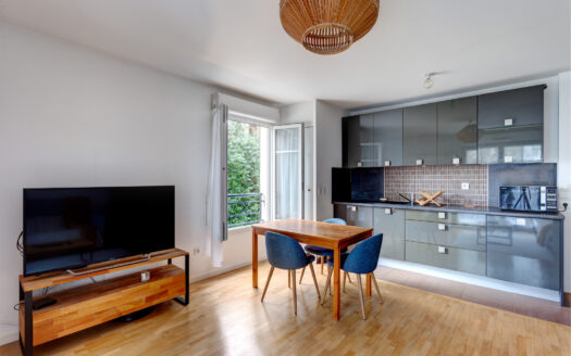En Exclusivité : Beau 2 Pièces avec Balcon