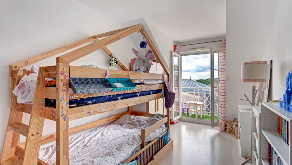 Chambre d'enfant avec lits superposés en bois, Le Plessis-Robinson.