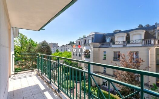 À Vendre   Grand 4 Pièces Traversant avec Balcon au Plessis-
