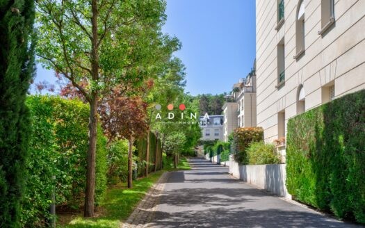 À Vendre   Grand 4 Pièces Traversant avec Balcon au Plessis-