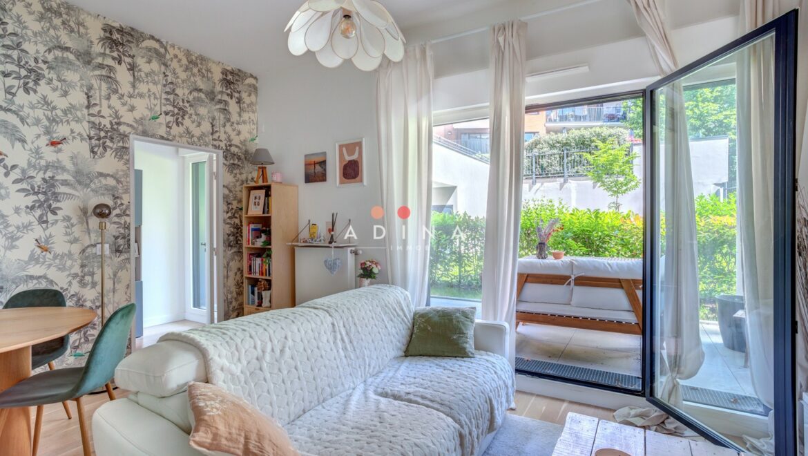 appartement lumineux avec terrasse au plessis robinson.