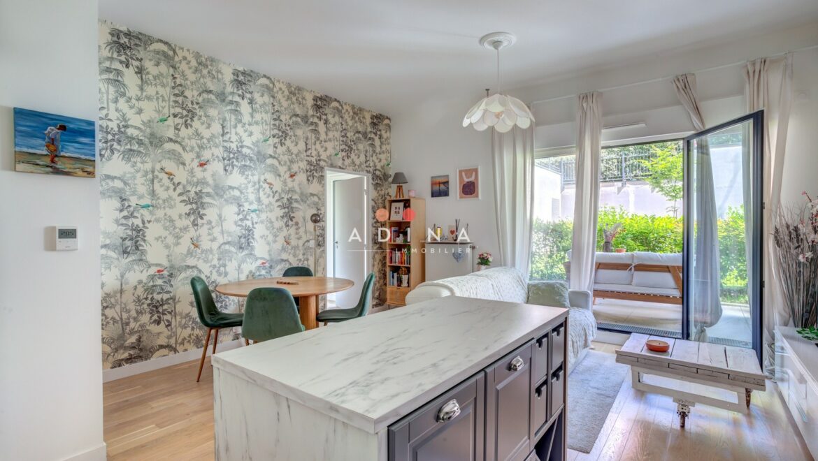 appartement lumineux avec terrasse et décoration moderne au plessis robinson.