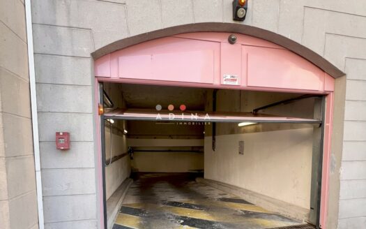 À VENDRE   Parking en sous-sol   Quartier Cité-Jardin   Le P