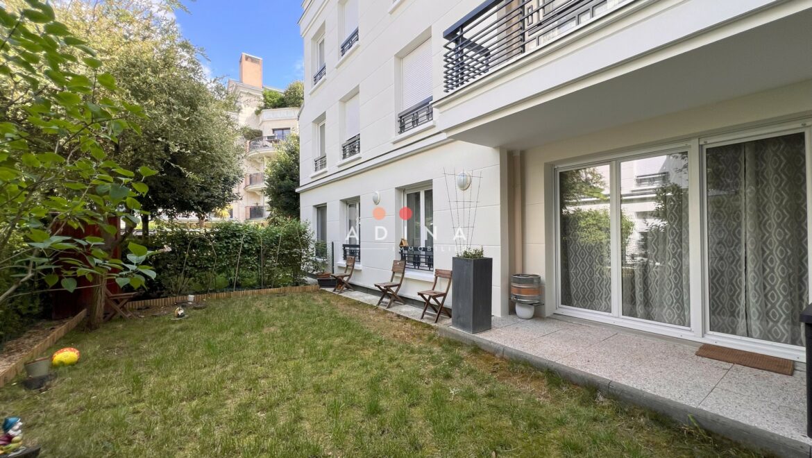 Appartement avec terrasse et jardin au Plessis-Robinson.