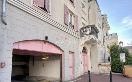 À VENDRE   Parking en sous-sol   Quartier Cité-Jardin   Le P