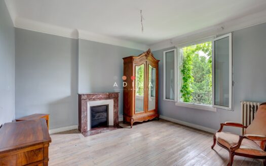 Belle Maison de Charme avec Local Indépendant