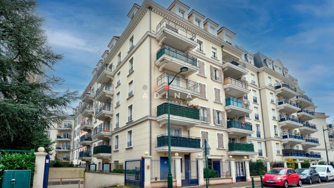 Immeuble résidentiel moderne au Plessis-Robinson.