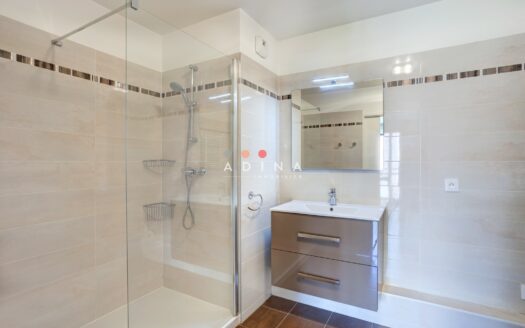 Appartement lumineux avec balcon   Résidence de standing 201