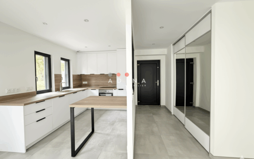 Maison récente dans un cadre privilégié   La Boissière-École