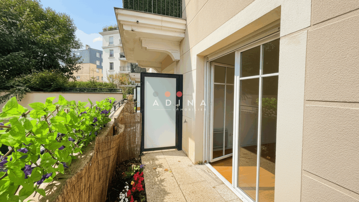 Terrasse d'un appartement moderne à Le Plessis-Robinson.