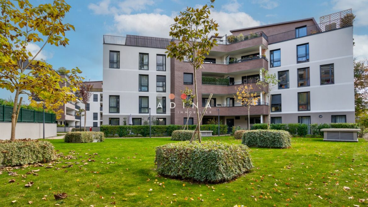 Immeuble résidentiel moderne à Le Plessis-Robinson.