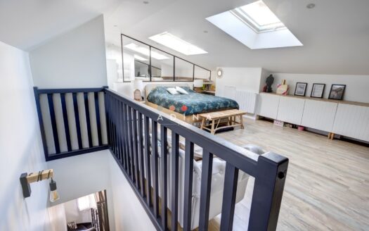 Maison moderne mitoyenne à Louveciennes.