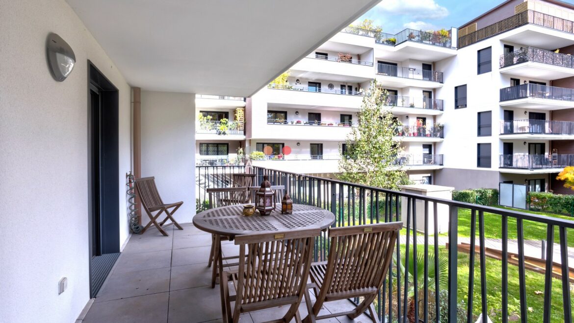 Balcon d'un appartement moderne au Plessis-Robinson.
