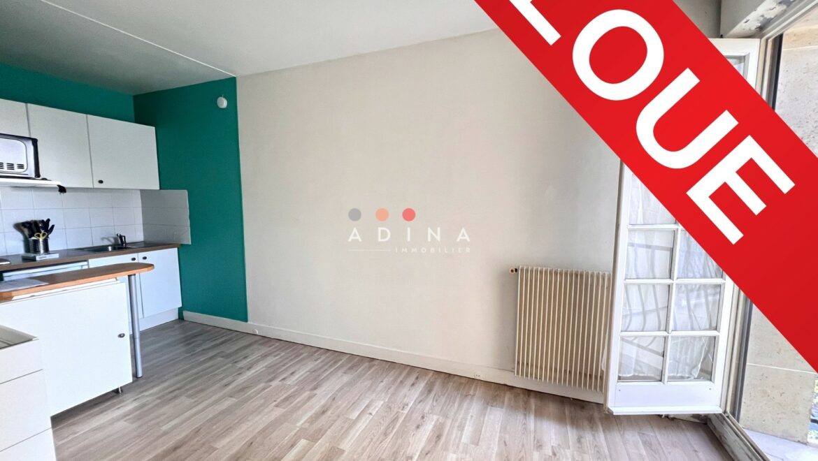 Studio vide avec kitchenette et balcon, loué, au Plessis-Robinson.