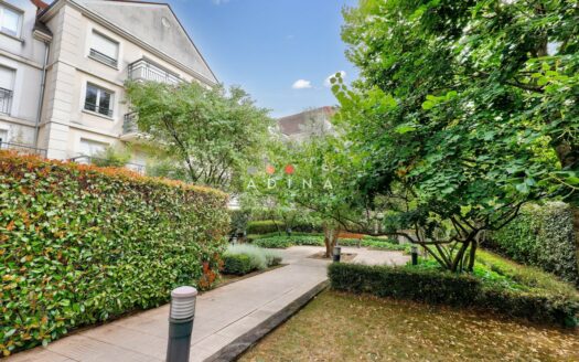 Appartement 2 Pièces En Plein Centre-Ville Avec Vue Sur Le P