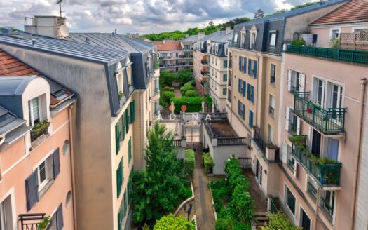 Dernier Étage 4 Pièces Traversant Coeur de Ville