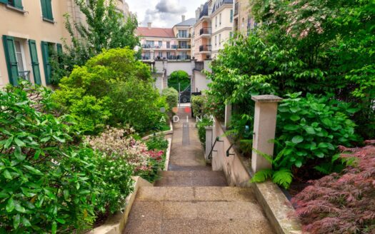 Dernier Étage 4 Pièces Traversant Coeur de Ville