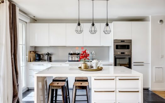 Appartement de Trois Pièces avec Balcon