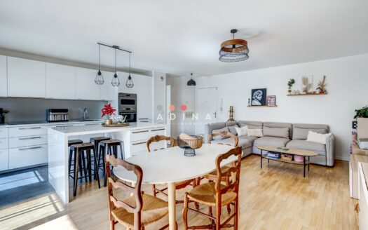 Appartement de Trois Pièces avec Balcon