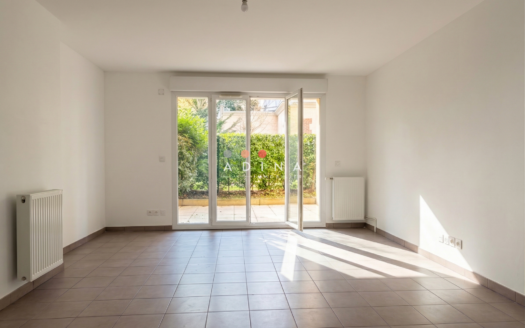 LOCATION – APPARTEMENT 4 PIÈCES — TERRASSE & JARDIN PRIVATI