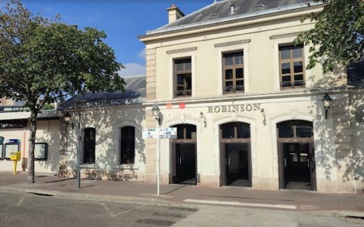 Façade de la gare de Robinson à Le Plessis-Robinson.