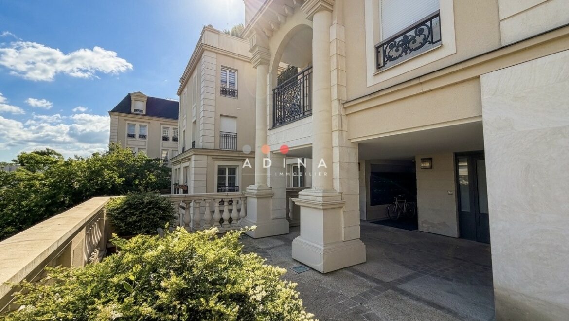 Façade d’un immeuble résidentiel à Le Plessis-Robinson.